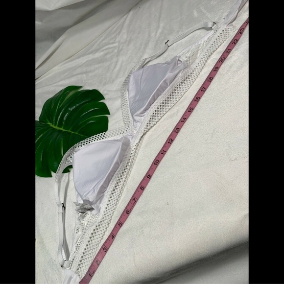 NEW $68 Becca‎ Captured Crochet/Lace Bikini Top in White [SZ D ] - Picture 8 of 8